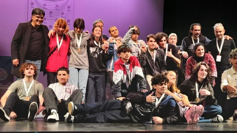 La banda Missin se quedó con el primer lugar de la competencia en la categoría Conjunto de Rock categoría juveniles. .