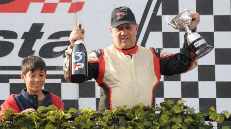 Arguissain, con el champán y la copa..