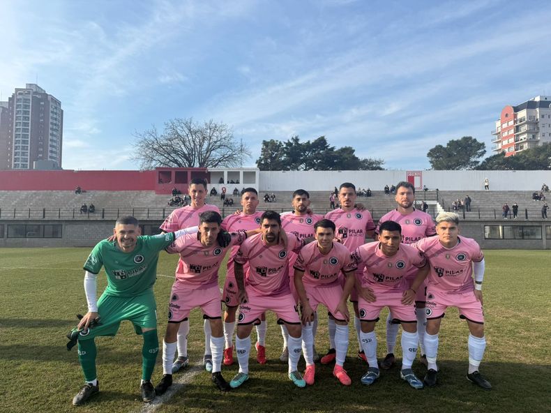 EQUIPO. El once inicial de Real Pilar que se trajo la victoria desde Muñiz.