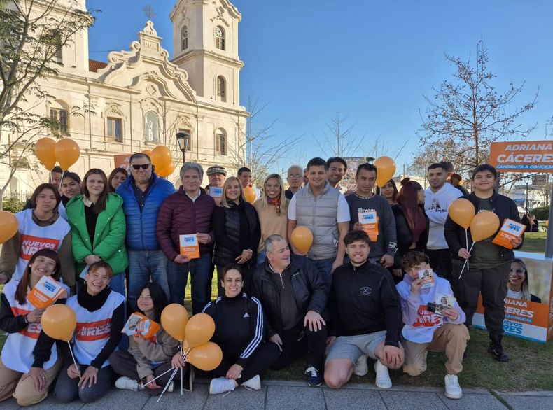 GLOBOS. Los candidatos recuperaron la estética de Juntos por el Cambio, con nuevo color.