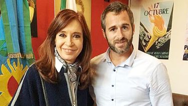 CUMPLEAÑOS. Achával saludó con esta fofo a la vicepresidenta Cristina Fernández..