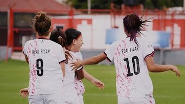 El festejo de Las Reinas por la conquista de Magalí Acosta.