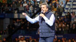 ENFÁTICO. Sergio Massa habló desde un escenario circular a unos 12 mil militantes. &nbsp;