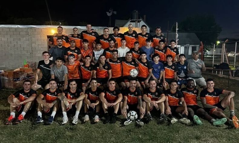 PLANTEL. Zelaya presentó a los jugadores que disputarán el torneo de la FFBP.