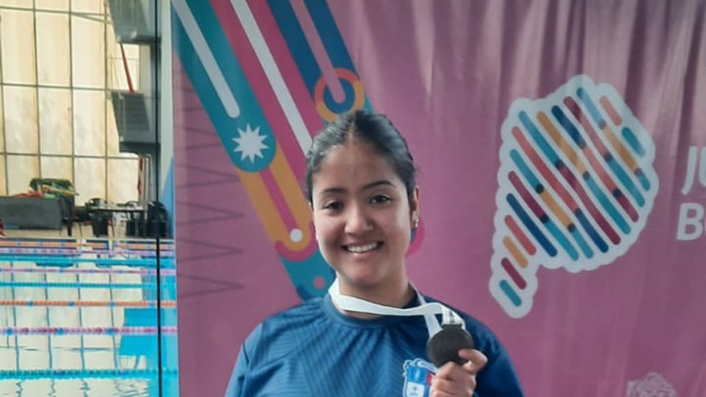 Melina Escudero es alumna de la Escuela Municipal de Natación para personas con discapacidad (PCD).
