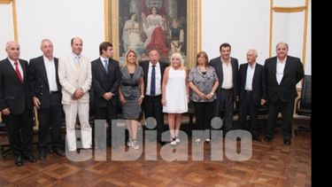 Zúccaro con parte del gabinete..