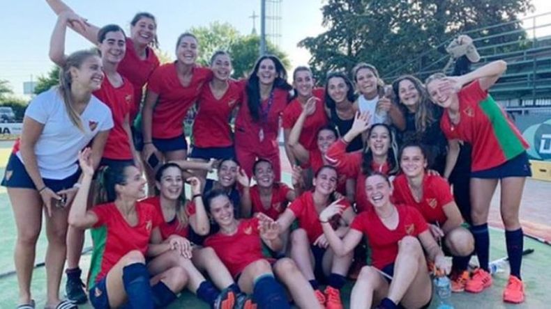 VICTORIA. Toda Santa Cata festeja el triunfo en el clásico, en Tortuguitas..