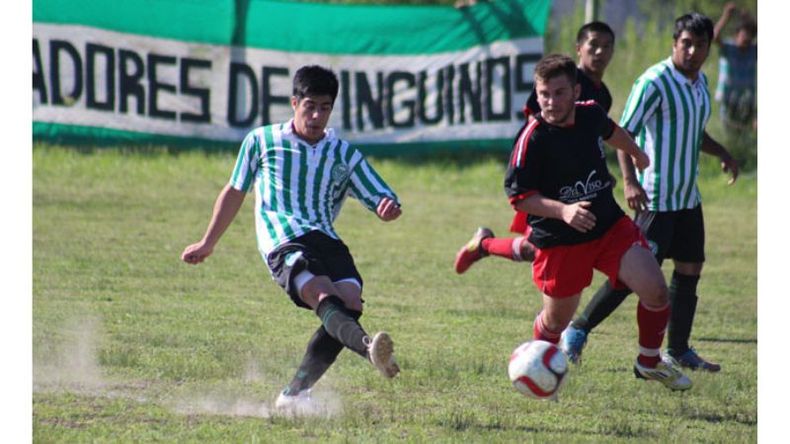 EL CEREBRO. Nico Zárate armó el juego ofensivo de Abrojal; metió un gol en el 5-3 ante Argentinos..