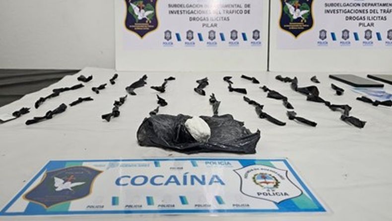 Un total de 60 envoltorios de cocaína fueron incautados durante los operativos.&nbsp;