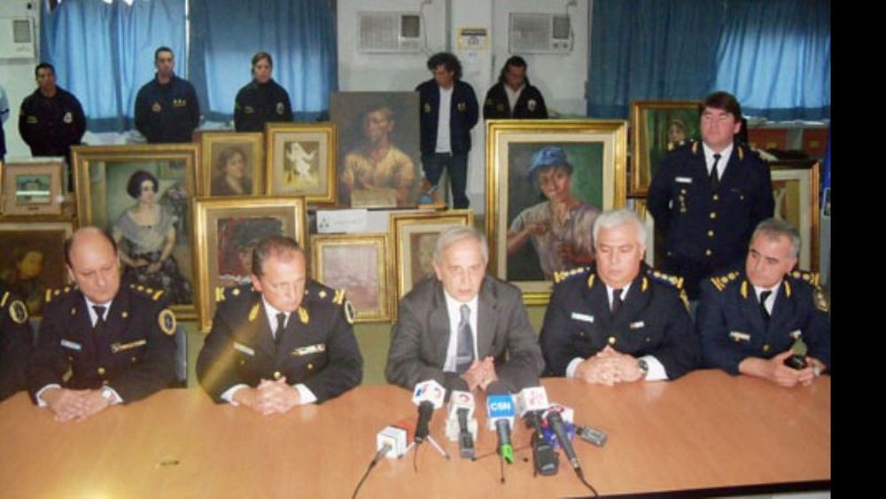 La policía y el fiscal, el día que lograron recuper las obras de Mantovani..