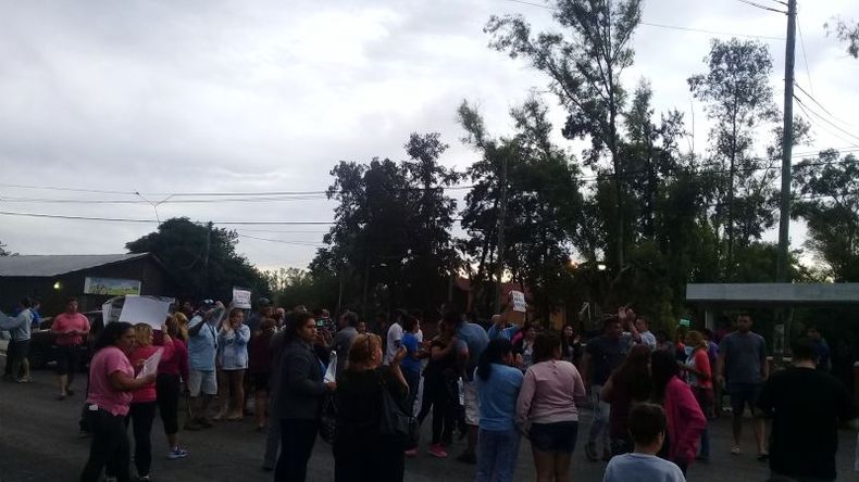 Vecinos, en su mayoría pilarenses, piden una solución..
