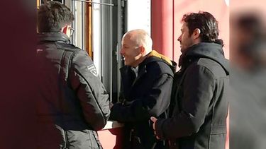 TIMBRE. Ducoté y Maciel dialogaron con los vecinos con la obra de fondo..