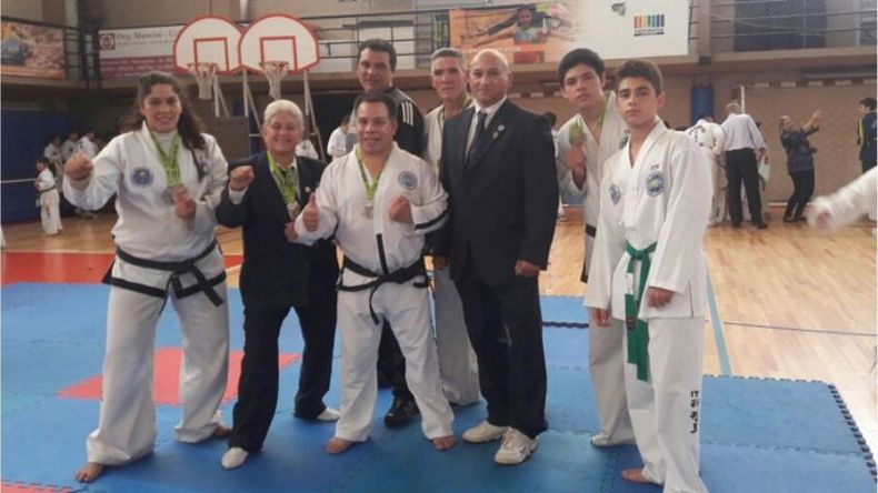 PODIOS. Algunos integrantes del Círculo Profesional, en Tortuguitas..