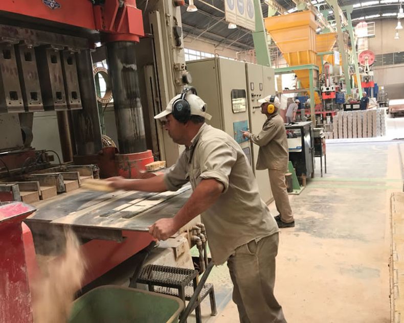 MENOS TRABAJO. Fara apagará el único horno de su planta de la ruta 25. &nbsp;