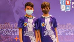 HAY EQUIPO. Cada vez más chicos se ponen la camiseta del nuevo club. .