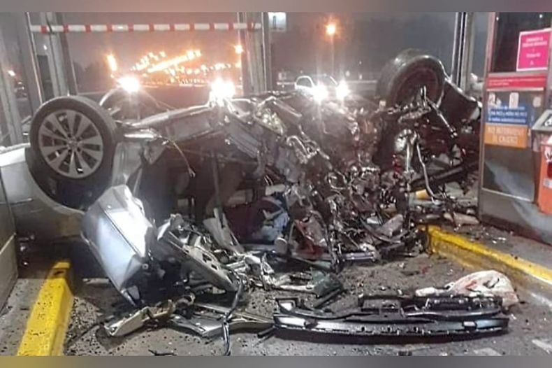 El auto quedó totalmente destruido.&nbsp;