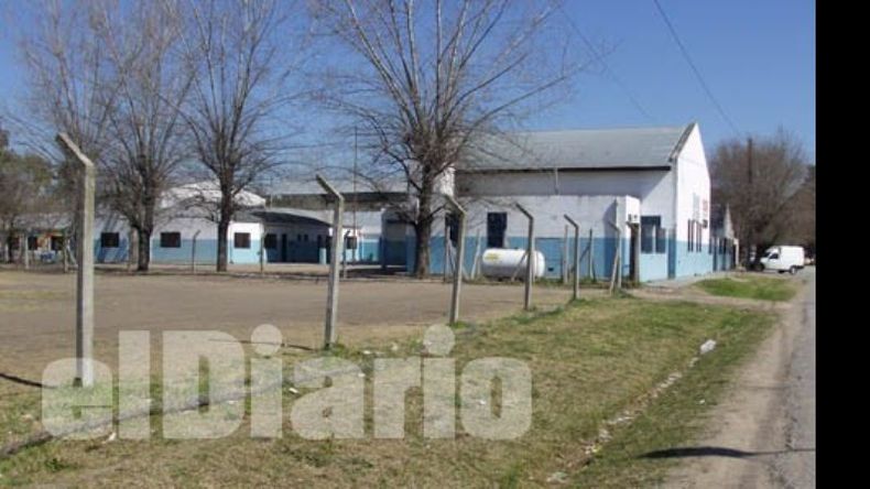 La Escuela 35 de Peruzzotti espera el paredón para evitar robos..