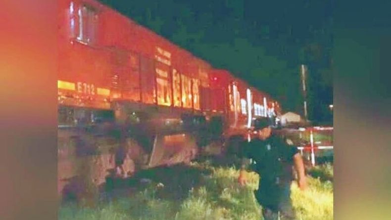 El accidente se produjo en las inmediaciones de la estación ferroviaria de Manuel Alberti. Foto @juancaimpacto. .
