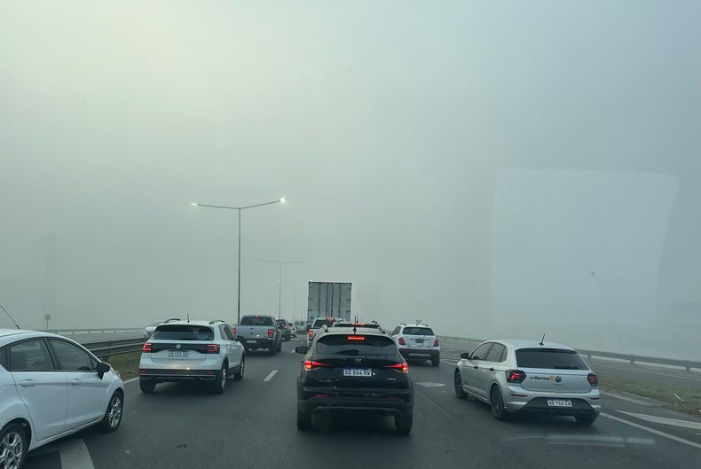 La niebla cubrió el cielo este martes en Pilar, CABA y el Gran Buenos Aires.