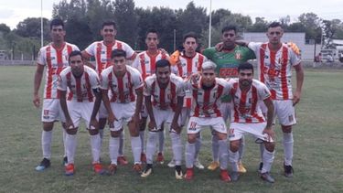 EQUIPO. La formación del Rancho que festejó en la Ciudad Deportiva..