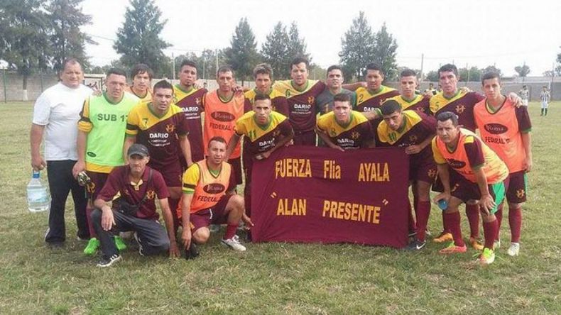 HOMENAJE. Monterrey recordó con esta bandera al jugador del club, Alan Ayala, quien falleció entre semana..