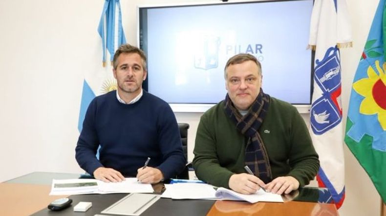 CONVENIO. Achával y Cosentino firmaron el acuerdo en Pilar. .