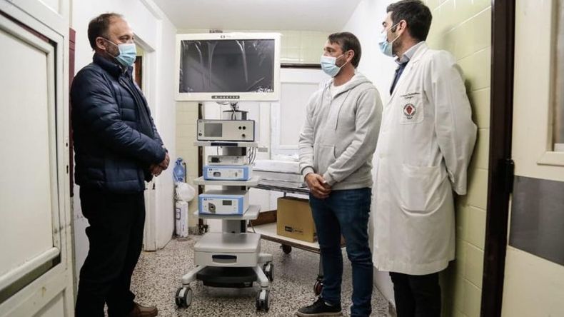 EQUIPO. Laurent recibió una torre de cirugía laparoscópica..