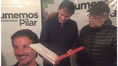 GLORIA. Roldán con Pairetti, durante el homenaje..