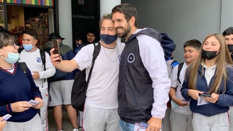 A LA SALIDA. Tito enfoca la campaña en estudiantes, clubes y barrios cerrados..