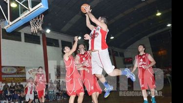La torre de Pilar. Nicolás Ballicora fue el jugador de la serie en el clásico semifinal..