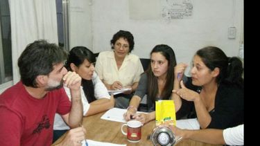 Hernán Ruano (izq.), uno de los coordinadores, durante el curso de capacitación..