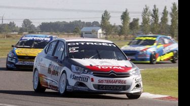 EN EL MOURAS. En el estreno del Citroën C4 Lounge, Rossi cosechó 13 unidades..