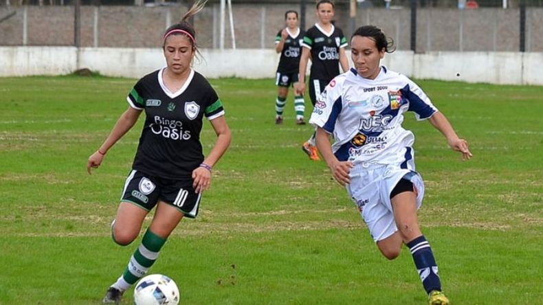 PELOTA DOMINADA. Leguizamón, de Real Pilar, goleadora de la B..
