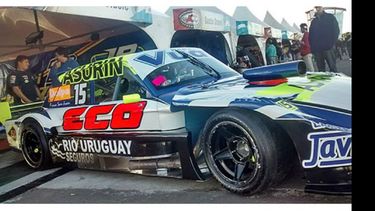Chiquitín Videle y su Ford Falcon..