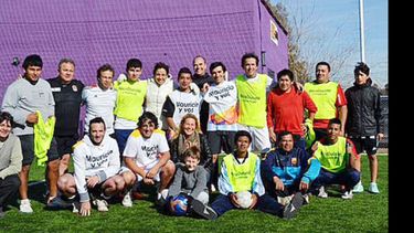 EQUIPO. Neuspiller estuvo en cancha con otros candidatos..