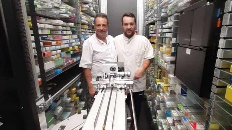 La farmacia Gutkind es la primera de la Provincia de Buenos Aires en incorporar este robot. Foto: Periódico El Apogeo. .