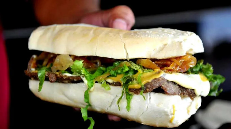 Día del Sándwich de Milanesa Tucumano. (airedesantafe.com.ar)..webp