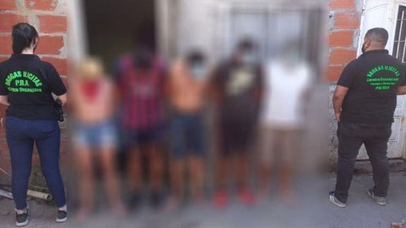 Entre los cinco detenidos hay un menor de edad. .
