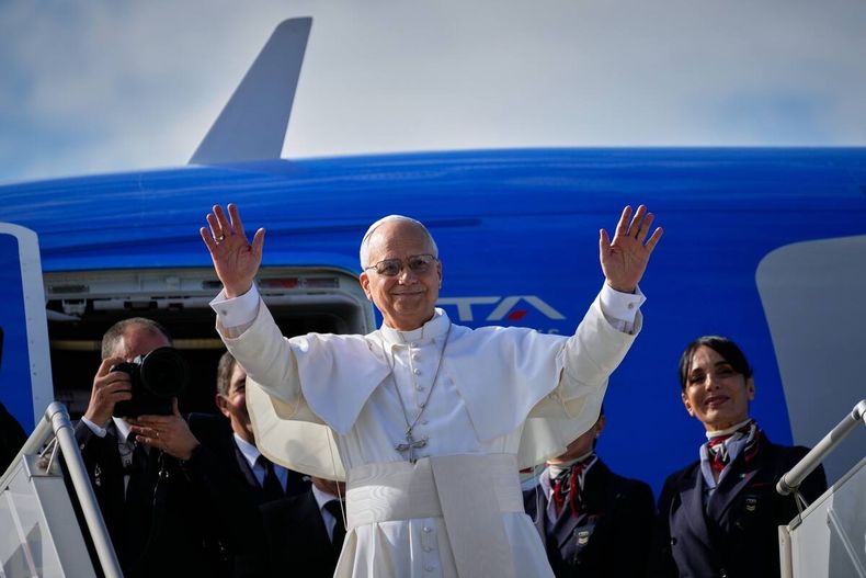 Concurso para elegir la canción oficial de la visita del Papa. (LN).