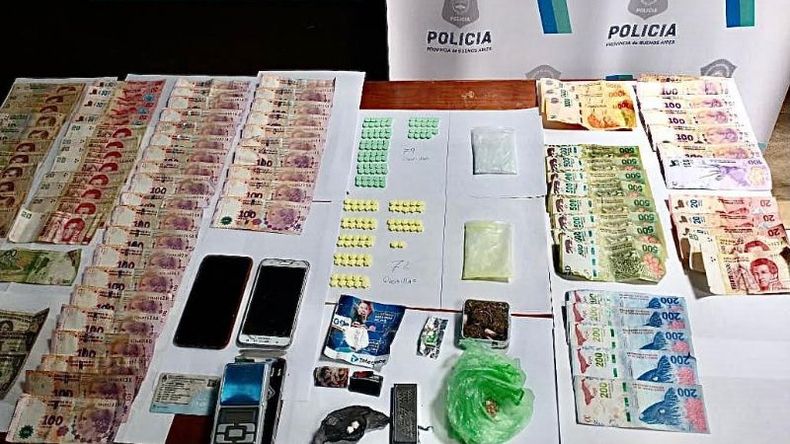 INCAUTADOS. Dinero en efectivo, drogas y celulares..