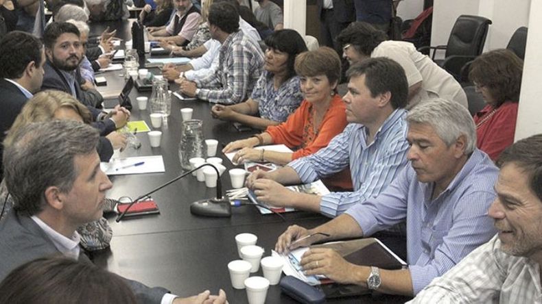 TODOS A LA MESA. El encuentro, ayer, en La Plata..