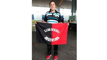 Luciana, con la bandera de Derqui..