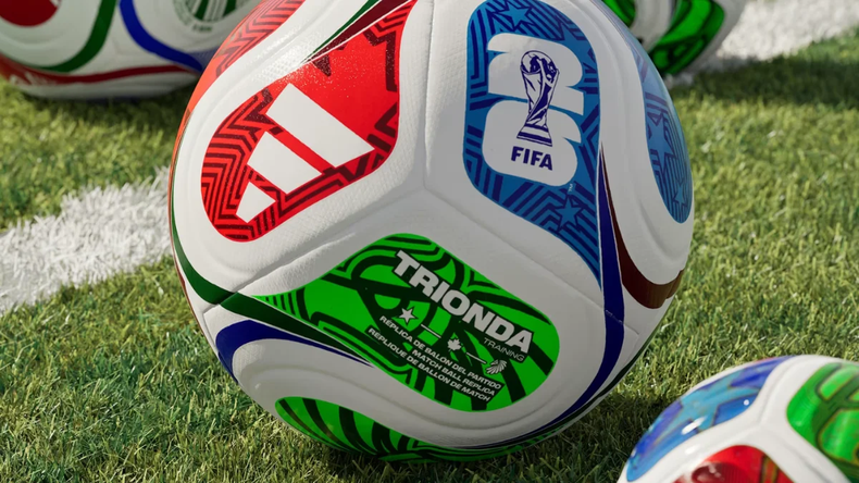 TRIONDA, la pelota oficial del Mundial, se carga como un celular. (Adidas.com).