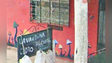 FRENTE DEL LOCAL ASALTADO. Está ubicado a metros de la estación de trenes.