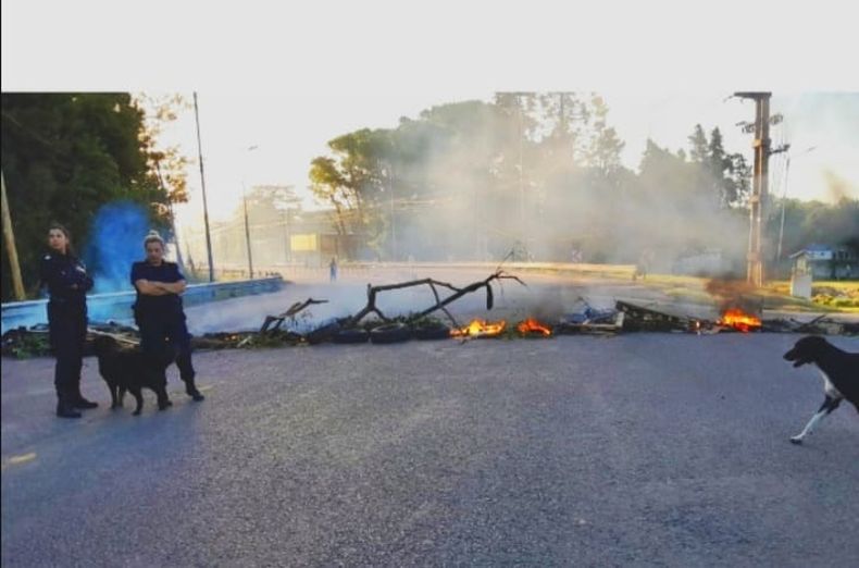 La protesta tuvo lugar en Ruta 8 a la altura de Joaquín V. González.&nbsp;