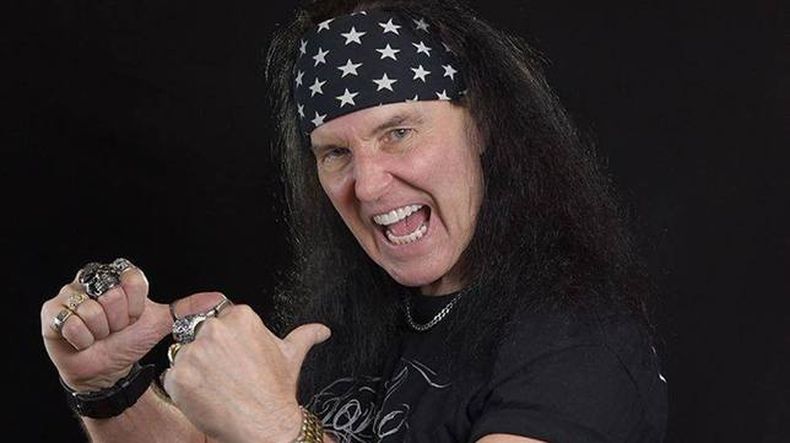 Dave Evans llega con el rock de AC/DC a Del Viso.
