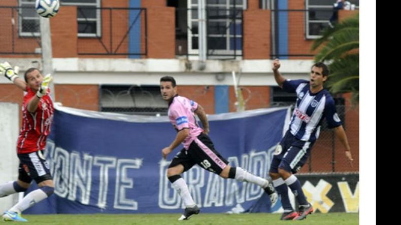 (Heva). De cabeza, Bianchi ya le cambió el palo a Ramírez para meter el descuento..