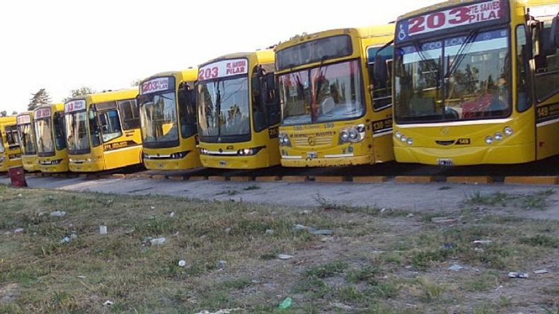 DE A PIE. Los colectivos recién saldrán de la cabecera a las 7..