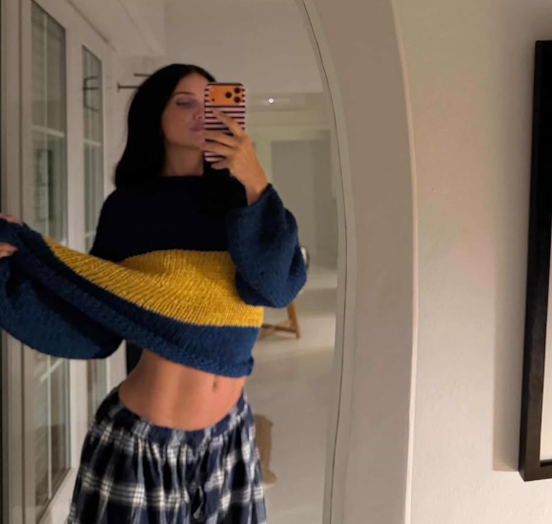 Zaira Nara con el polémico sweater tejido a mano que cuesta 420 mil pesos.&nbsp;