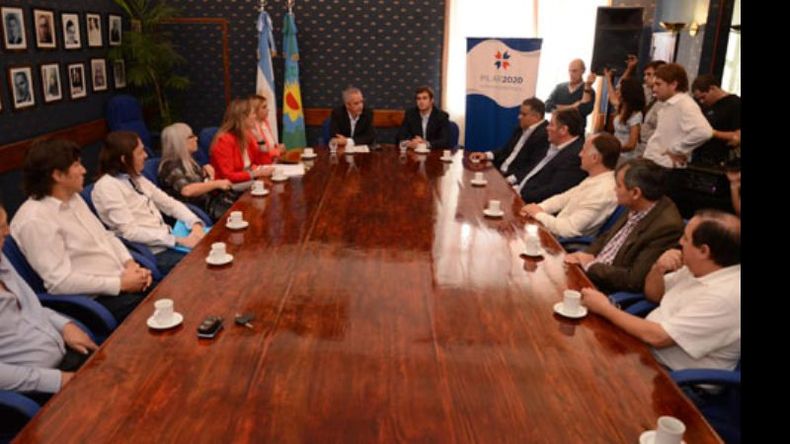 La canasta escolar pilarense fue presentada ayer en el Municipio..
